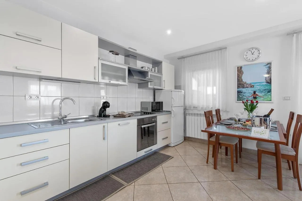 Summer House Pula Apartment